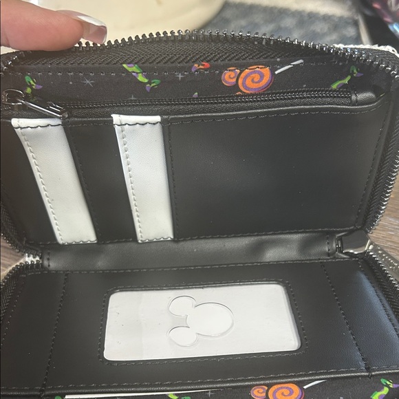 Loungefly Minnie Mouse Sequin Wallet Glows in the dark - Picture 6 of 7